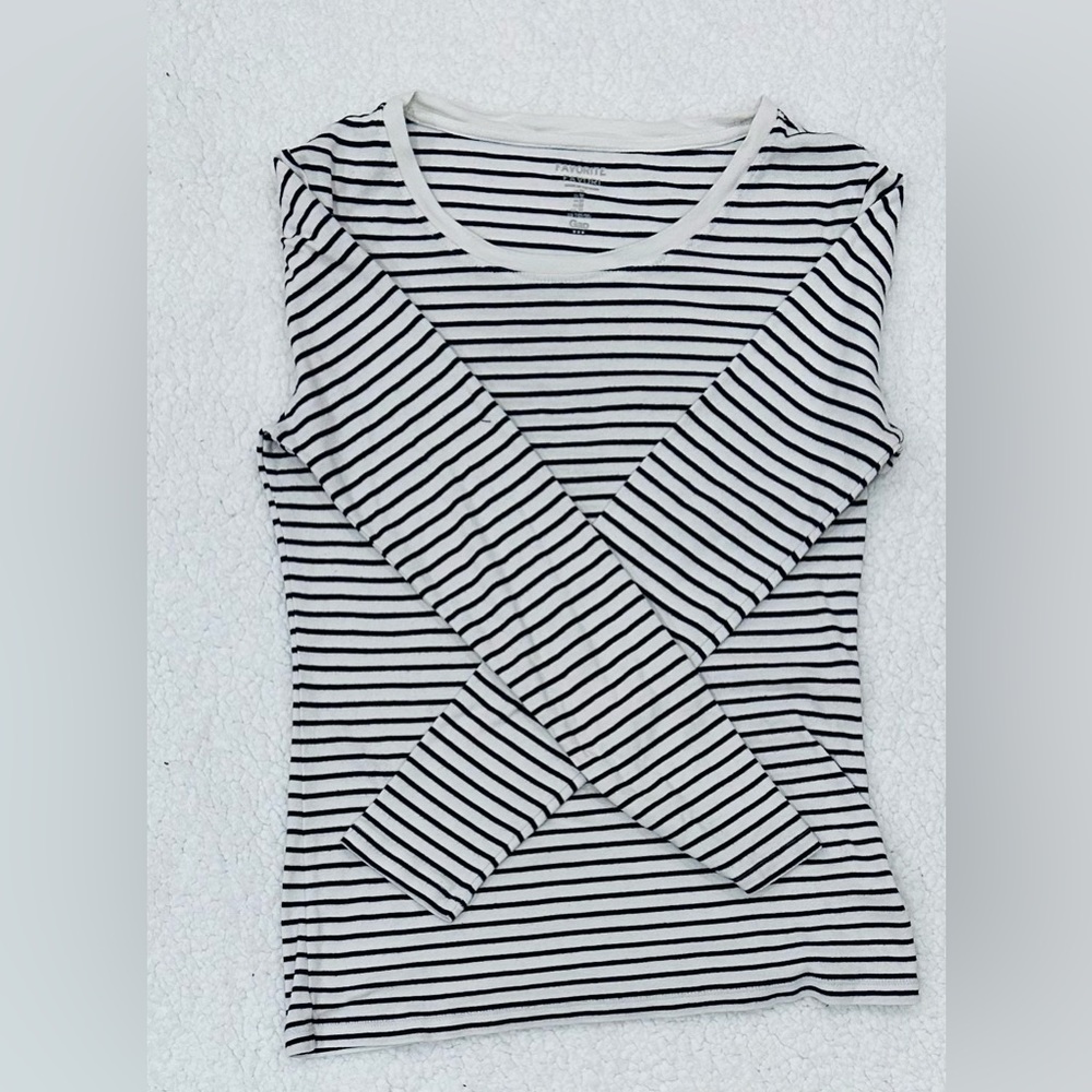 Dark dark blue and white striped t-shirt- stretchy
